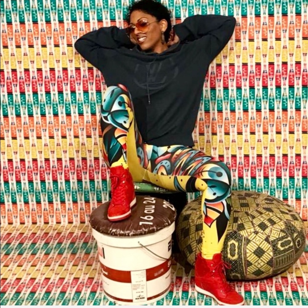 Last pair of YELLOW TATTOO FLOWER Graphic Leggings 3D Callie - Picture 4 of 8